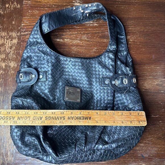Vintage Guess Black Woven Faux Leather Hobo Shoulder Bag With Metal Logo Plate - Picture 4 of 14